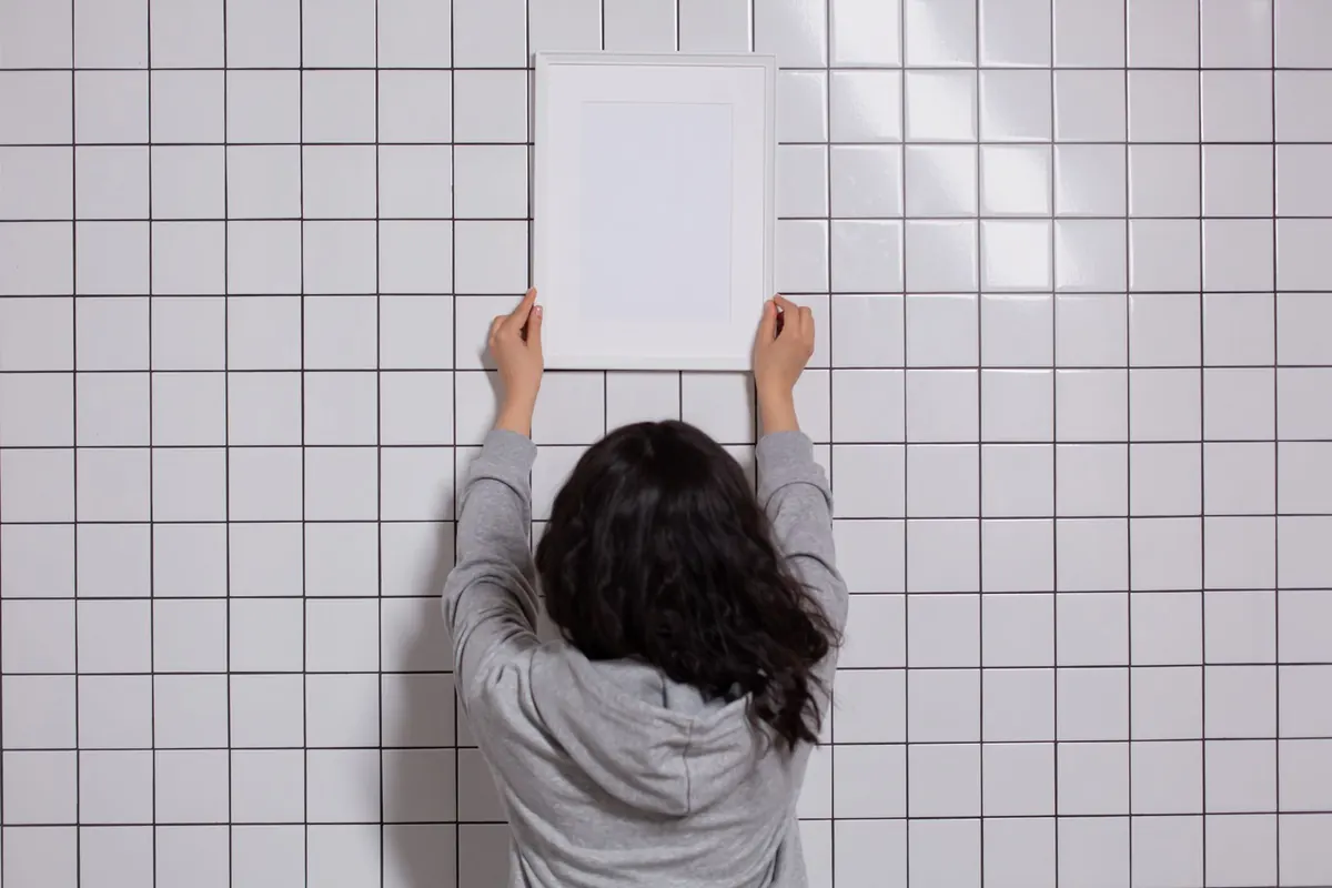 10 Common Mistakes to Avoid When Hanging Wall Art in a Rented Flat